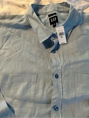 GAP Men's Light Blue Casual Button-Down Shirt